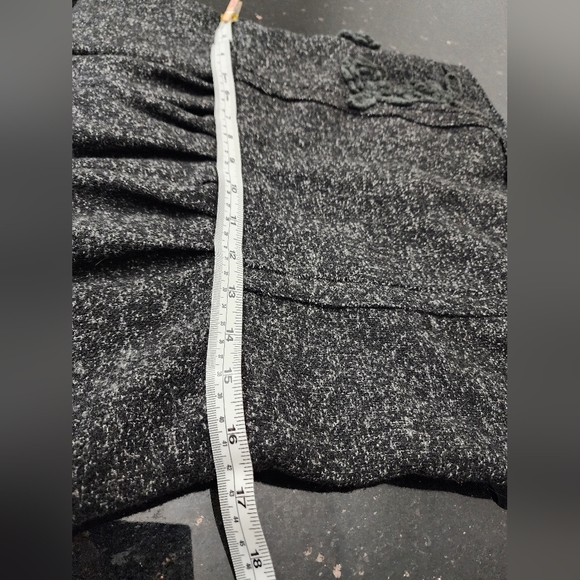 ANIINA Gray/White Tweed Sleeveless Mini Dress. Size: Large - Picture 6 of 10